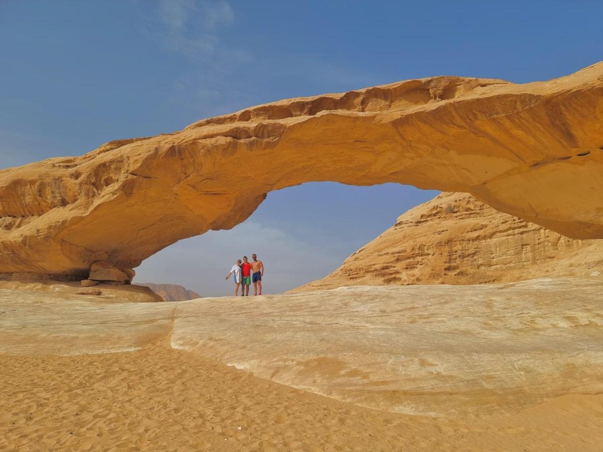 Hotel Desert Knights Camp Wadi Rum Esterno foto