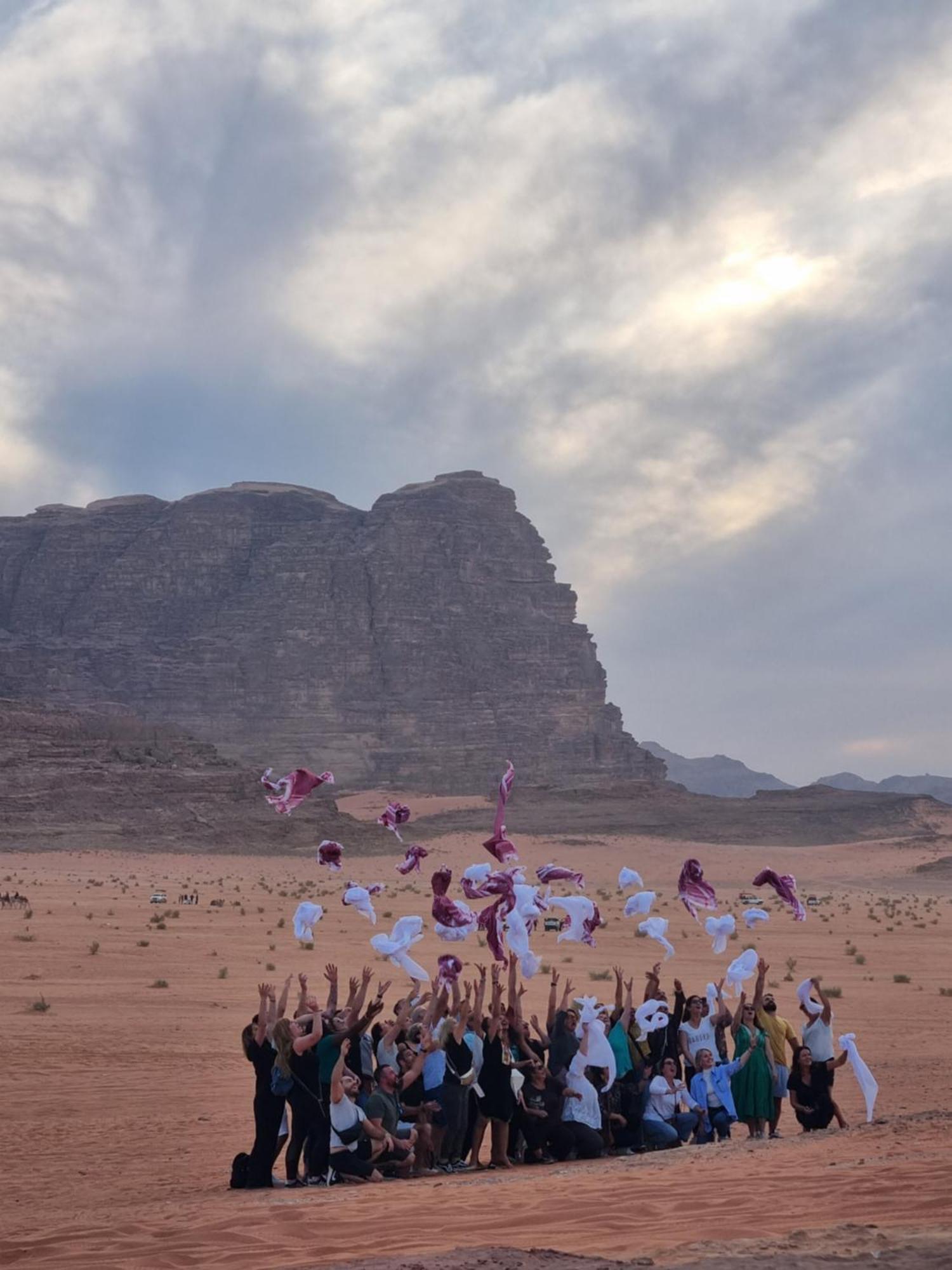 Hotel Desert Knights Camp Wadi Rum Esterno foto