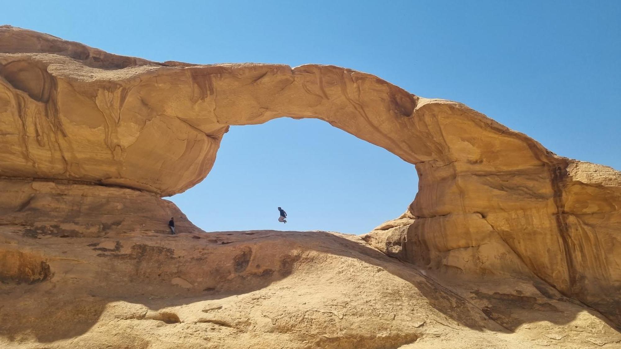 Hotel Desert Knights Camp Wadi Rum Esterno foto