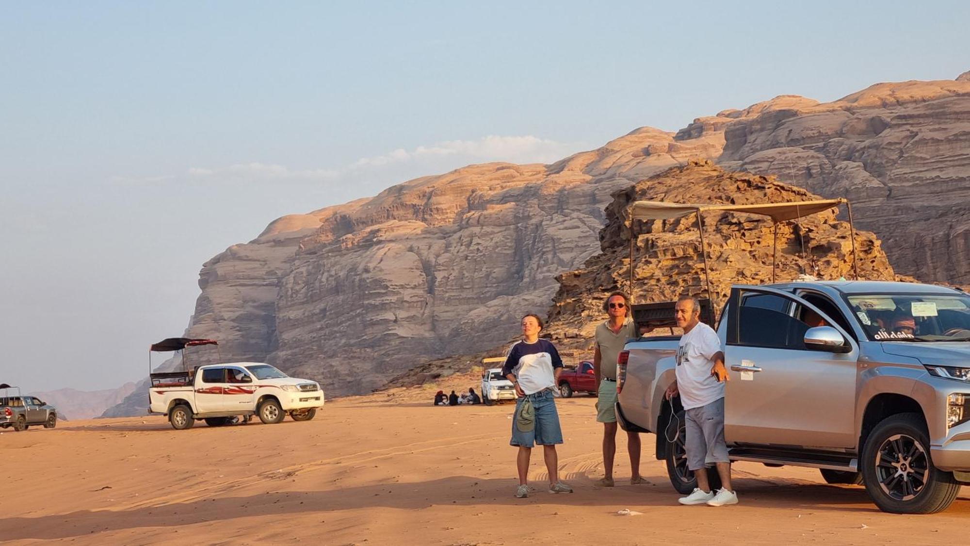 Hotel Desert Knights Camp Wadi Rum Esterno foto