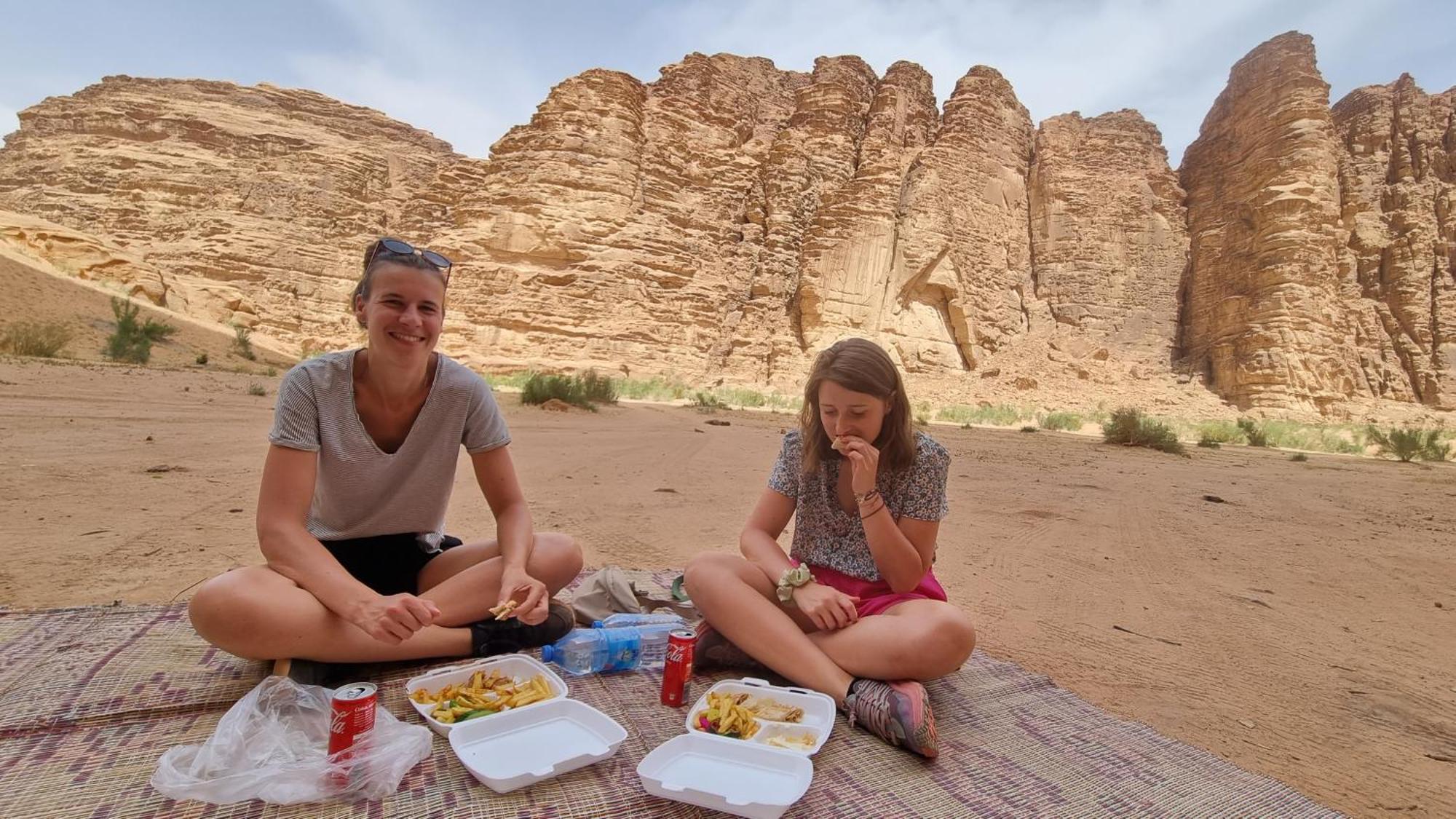 Hotel Desert Knights Camp Wadi Rum Esterno foto