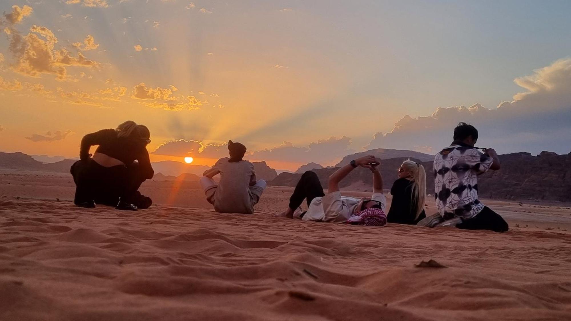 Hotel Desert Knights Camp Wadi Rum Esterno foto