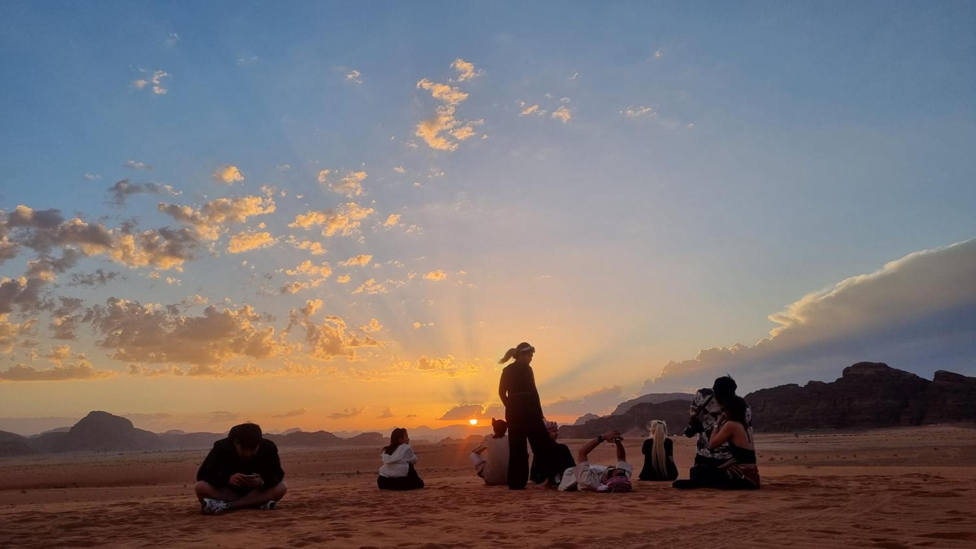 Hotel Desert Knights Camp Wadi Rum Esterno foto